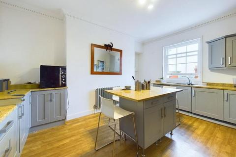 4 bedroom end of terrace house to rent, Derby Terrace, Nottingham NG7