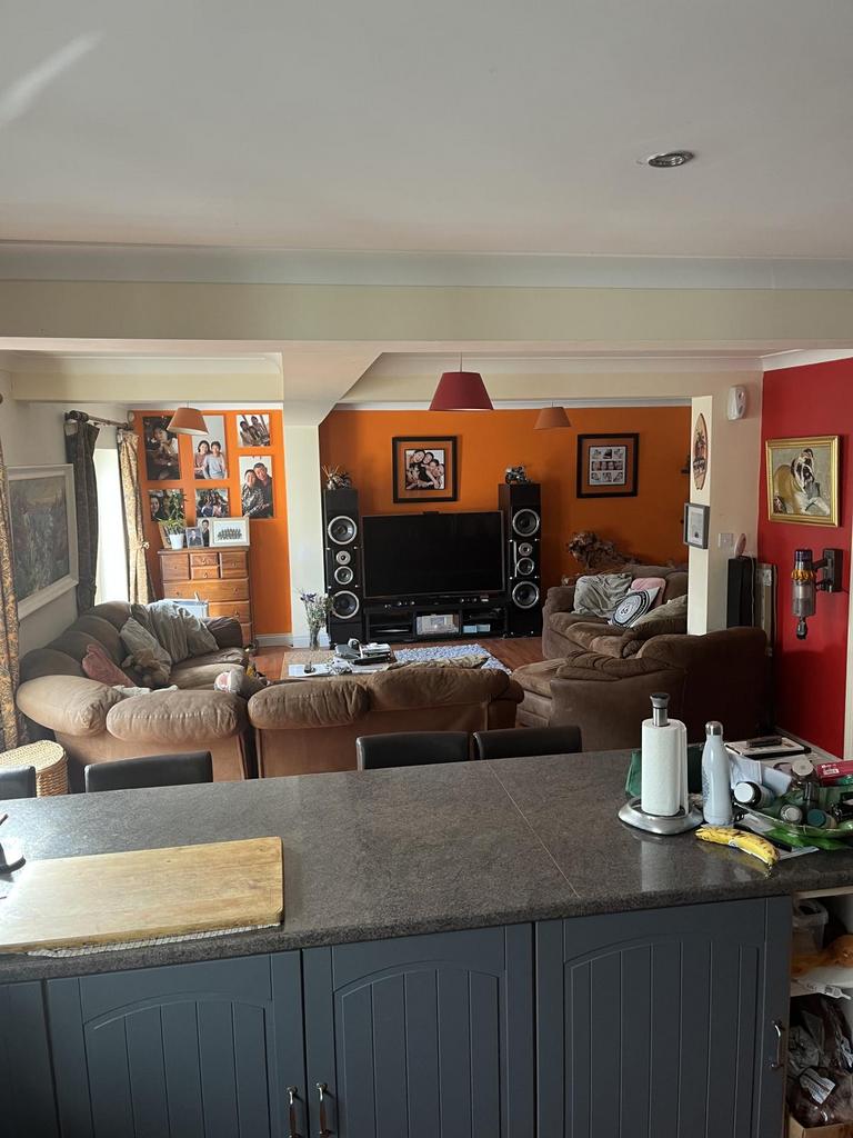 Kitchen/ lounge