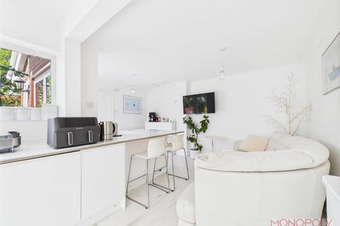 1 Bellard Drive, Hoole, Chester, CH2 3JP
