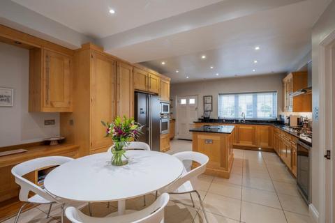 2 Elm Tree Close, London, NW8 9JS