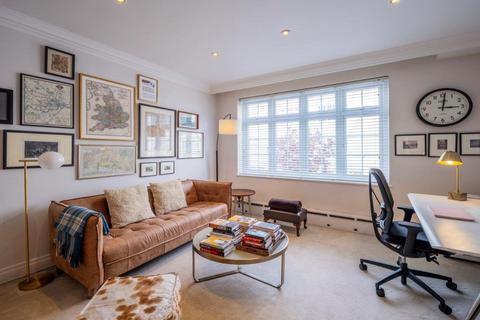 2 Elm Tree Close, London, NW8 9JS