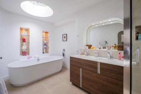 2 Elm Tree Close, London, NW8 9JS