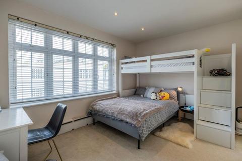 2 Elm Tree Close, London, NW8 9JS