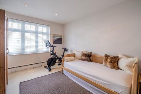 2 Elm Tree Close, London, NW8 9JS
