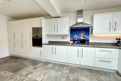 17 Abbey Road, Billericay, CM12 9NF