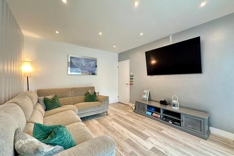 17 Abbey Road, Billericay, CM12 9NF