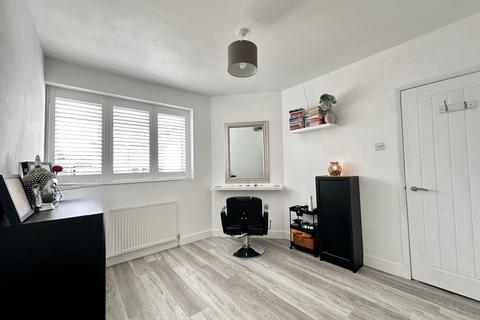 17 Abbey Road, Billericay, CM12 9NF