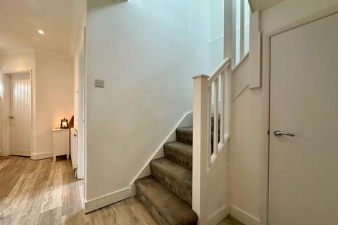 17 Abbey Road, Billericay, CM12 9NF