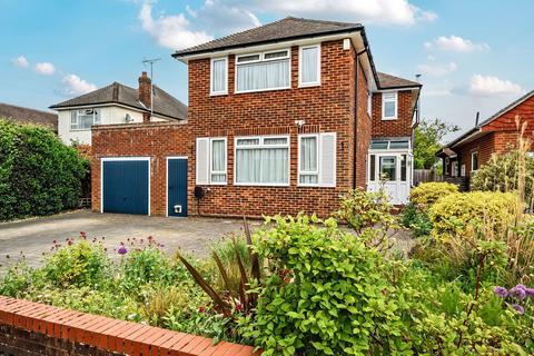 26 Orchard Way, Oxted, RH8 9DJ