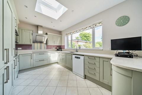26 Orchard Way, Oxted, RH8 9DJ