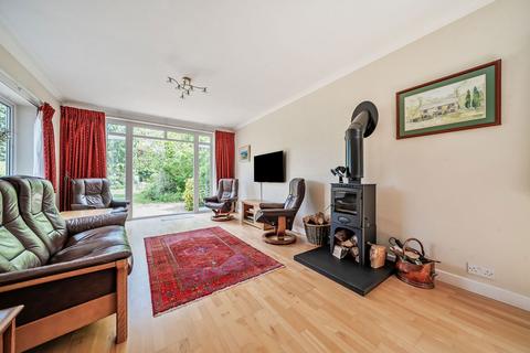 26 Orchard Way, Oxted, RH8 9DJ