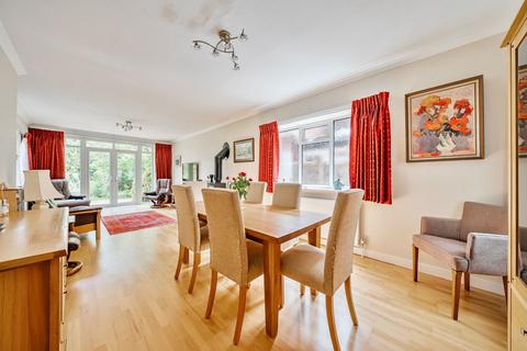 26 Orchard Way, Oxted, RH8 9DJ