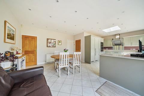 26 Orchard Way, Oxted, RH8 9DJ