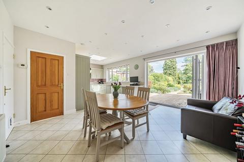 26 Orchard Way, Oxted, RH8 9DJ
