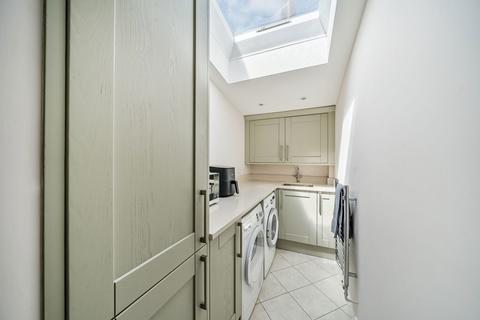 26 Orchard Way, Oxted, RH8 9DJ