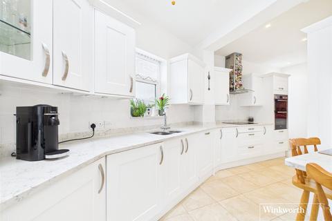 35 Southfields, London, NW4 4LX