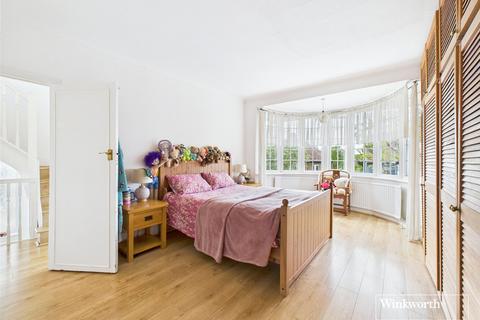 35 Southfields, London, NW4 4LX