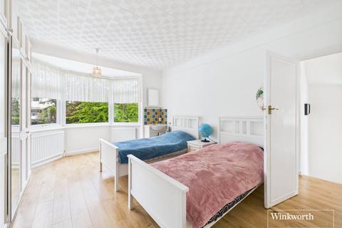 35 Southfields, London, NW4 4LX