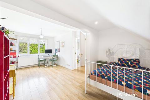 35 Southfields, London, NW4 4LX