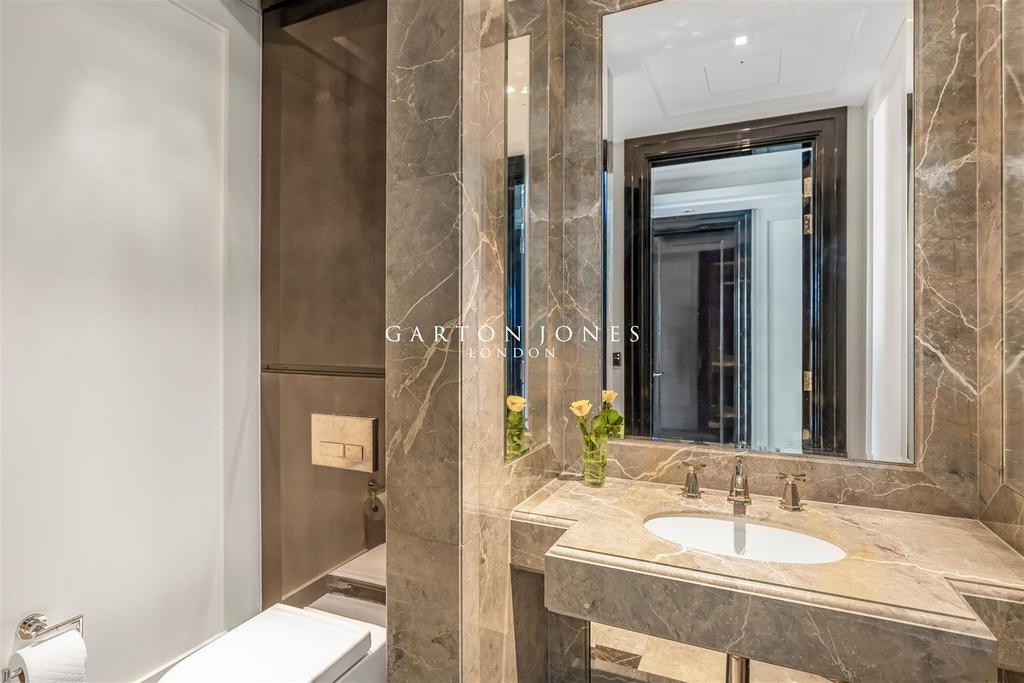 Guest Cloakroom.