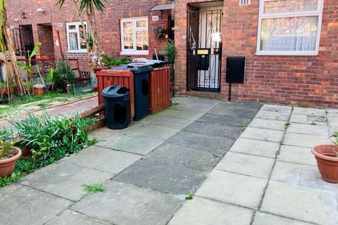 4 bedroom terraced house for sale, Vallance Road, London E1