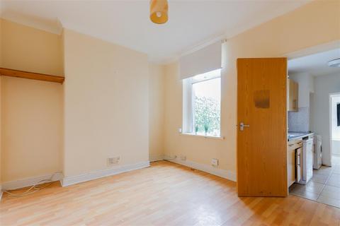 3 bedroom terraced house for sale, Clive Road, Barry Island