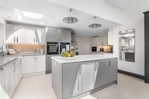 4 bedroom village house for sale, Aragon House, Catherine Court, Main Street, Wick, Pershore. WR10 3NZ