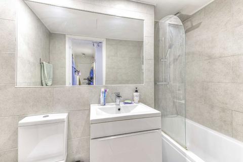 2 bedroom flat to rent, Rotherhithe Street, London SE16