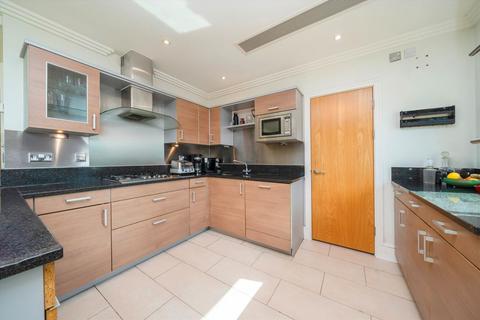 2 bedroom flat for sale, Tallow Road, Brentford TW8