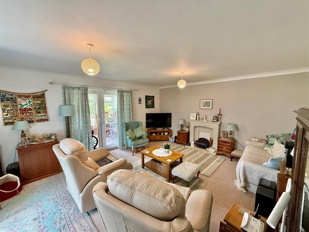 Living Room 1.jpg