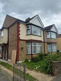 4 bedroom semi-detached house to rent, PHILLIPS AVENUE, LONDON, RM7