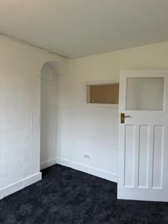 4 bedroom semi-detached house to rent, PHILLIPS AVENUE, LONDON, RM7