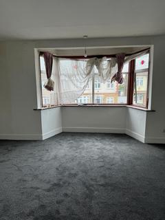 4 bedroom semi-detached house to rent, PHILLIPS AVENUE, LONDON, RM7