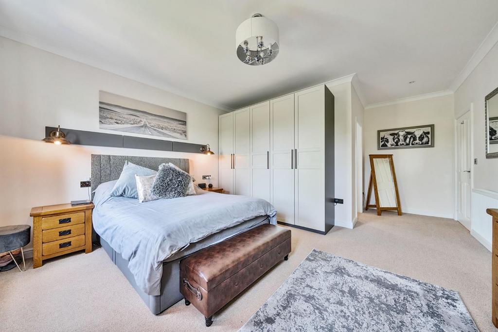 Bedroom 1.jpg