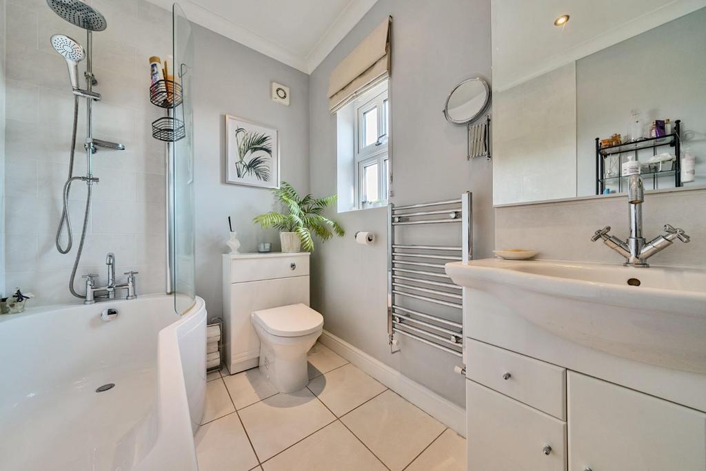 Bedroom 1 Ensuite.jpg