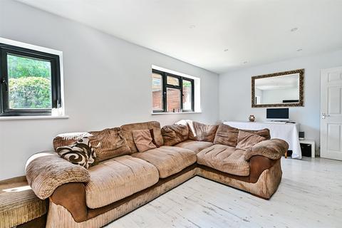 3 Ash Close, Ash, Aldershot, GU12 6AR