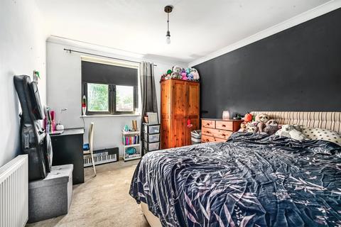 3 Ash Close, Ash, Aldershot, GU12 6AR