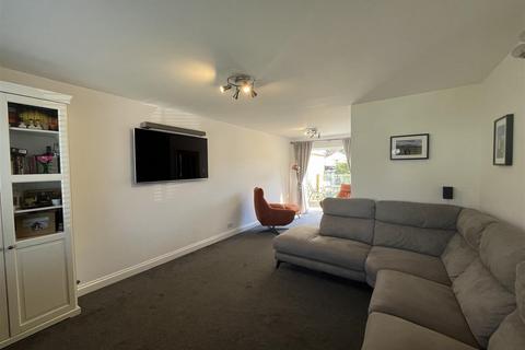 2 Silver Birch Close, Wyke, Bradford, BD12 9ER