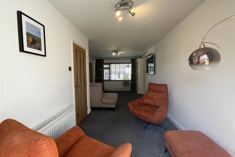 2 Silver Birch Close, Wyke, Bradford, BD12 9ER