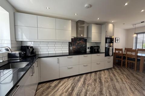 2 Silver Birch Close, Wyke, Bradford, BD12 9ER