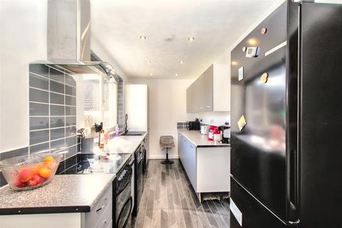 6 Braehead Loan, Carluke, ML8 4NA