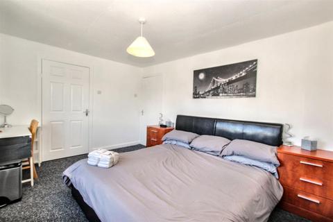 6 Braehead Loan, Carluke, ML8 4NA