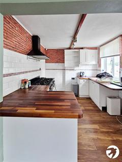 5 Hillside, Erith, DA8 1DA