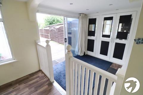5 Hillside, Erith, DA8 1DA