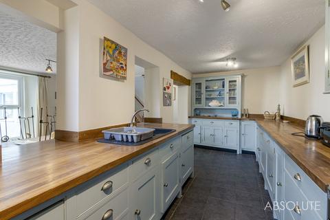 6 bedroom end of terrace house to rent, North Furzeham Road, Brixham, TQ5