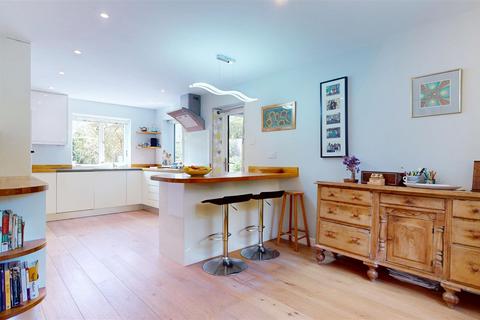 4 bedroom link detached house for sale, Farinton., Two Mile Ash, Milton Keynes