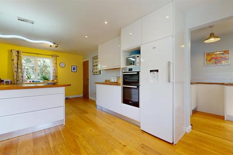 4 bedroom link detached house for sale, Farinton., Two Mile Ash, Milton Keynes
