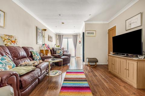 33 Garrick Close, Staines-upon-thames, TW18 2PQ