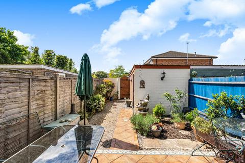 33 Garrick Close, Staines-upon-thames, TW18 2PQ