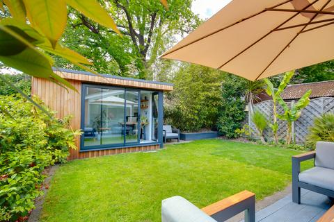 21 Cobden Crescent, Southampton, SO18 4EX